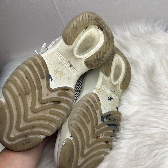 Steve Madden Bonanza Silver Sneaker 8 - Picture 3 of 9